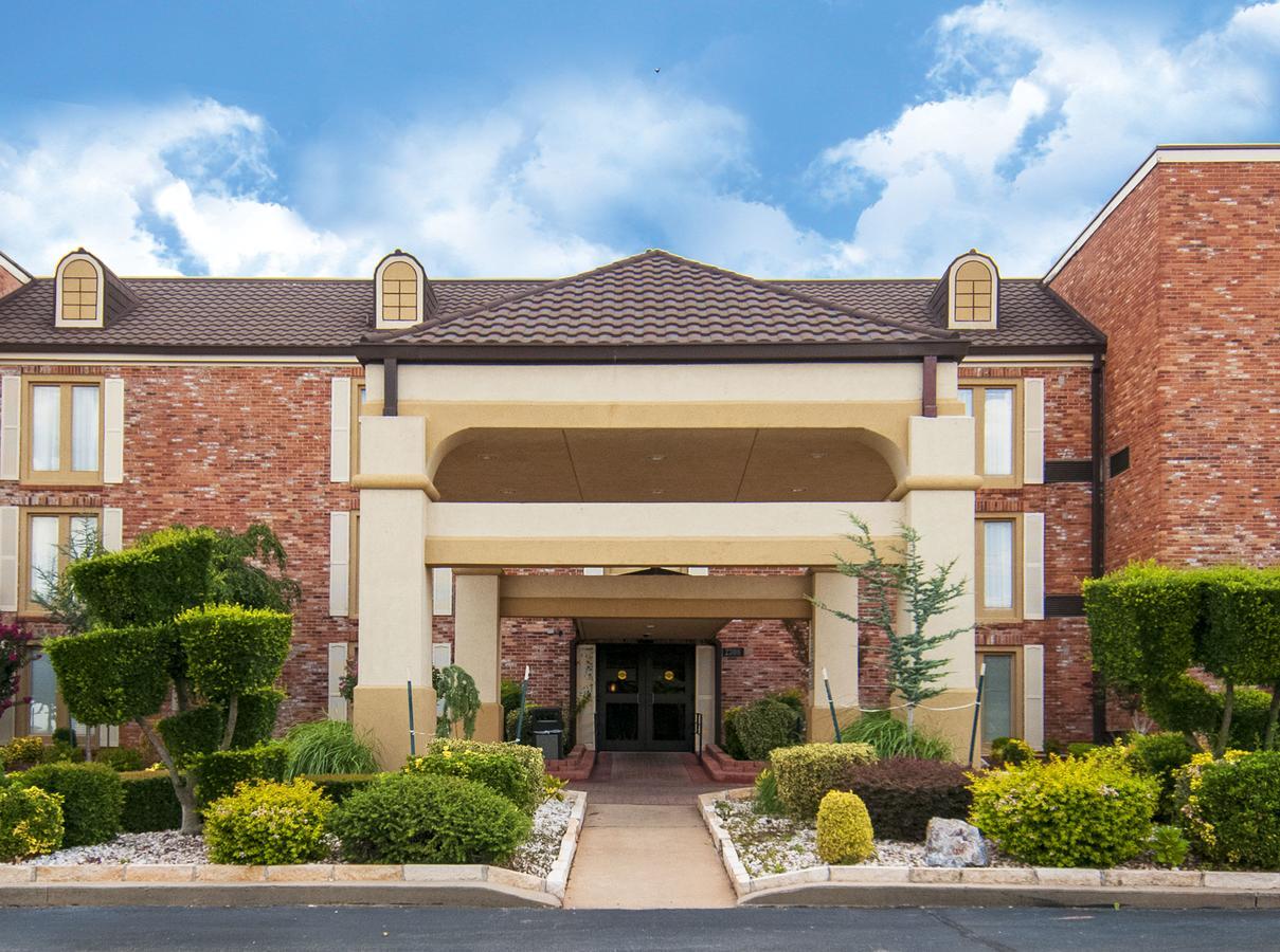 Governors Suites Hotel Oklahoma City Airport Area Bagian luar foto