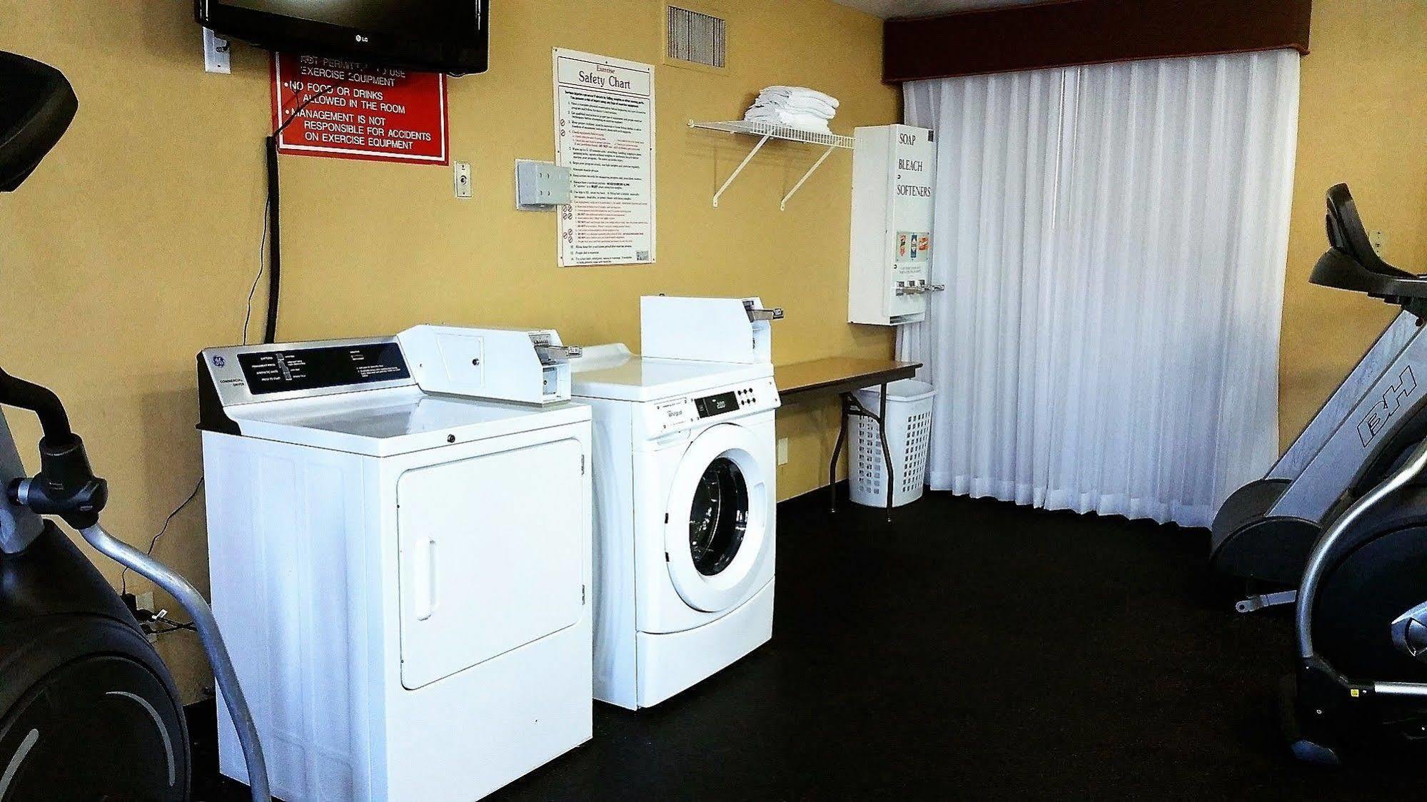 Governors Suites Hotel Oklahoma City Airport Area Bagian luar foto