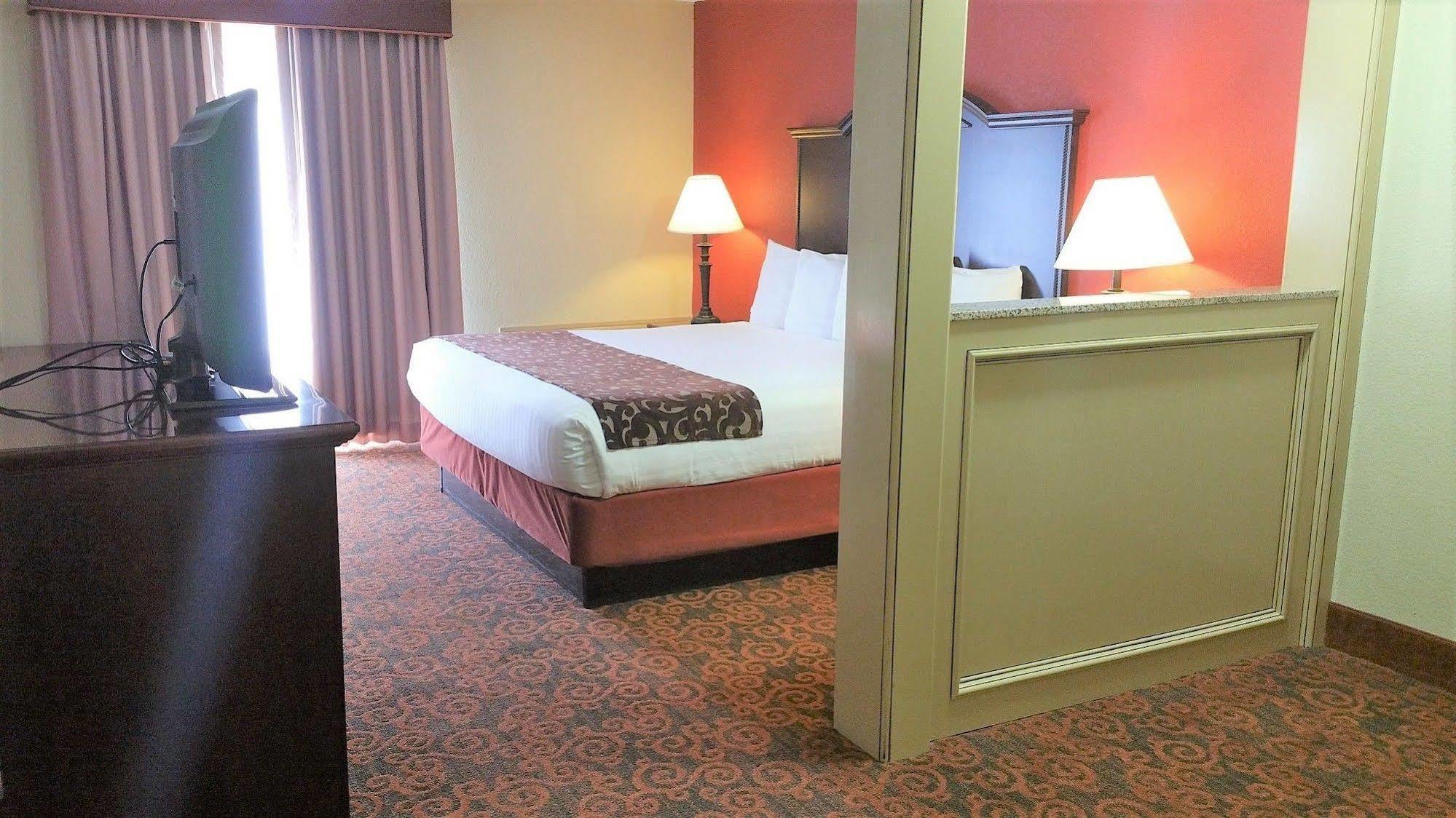 Governors Suites Hotel Oklahoma City Airport Area Bagian luar foto
