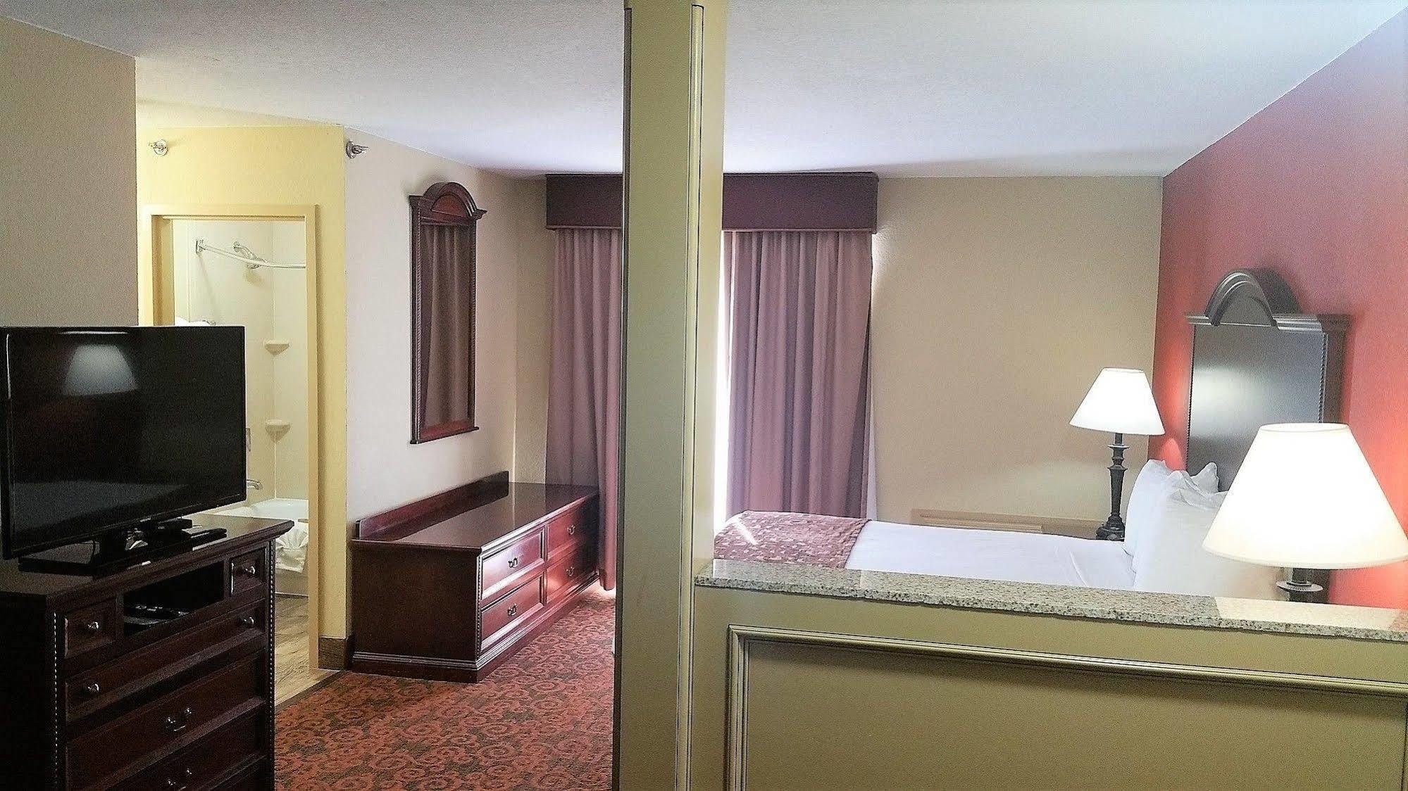 Governors Suites Hotel Oklahoma City Airport Area Bagian luar foto
