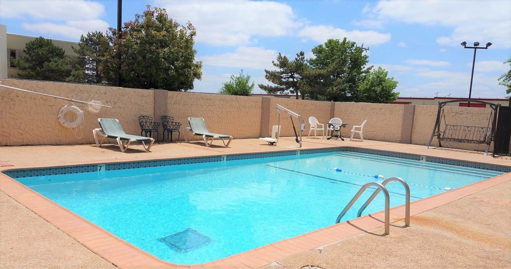 Governors Suites Hotel Oklahoma City Airport Area Bagian luar foto
