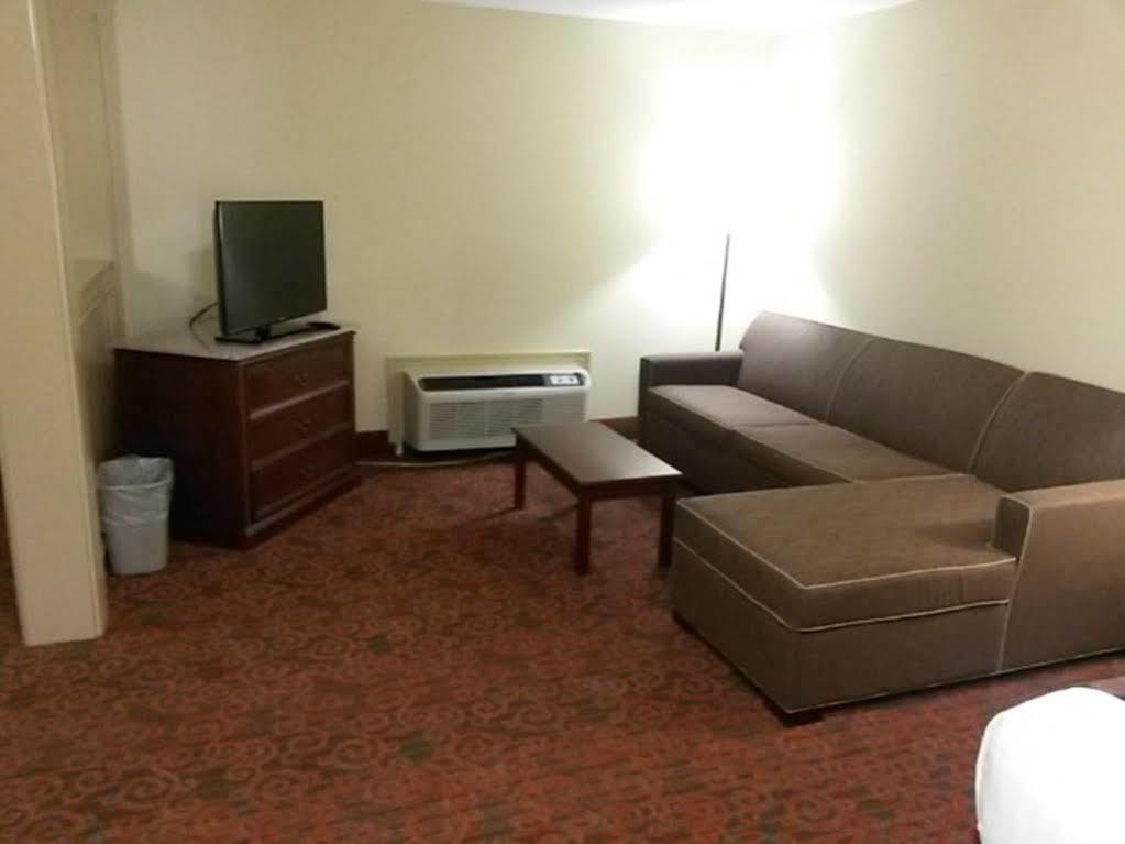 Governors Suites Hotel Oklahoma City Airport Area Bagian luar foto