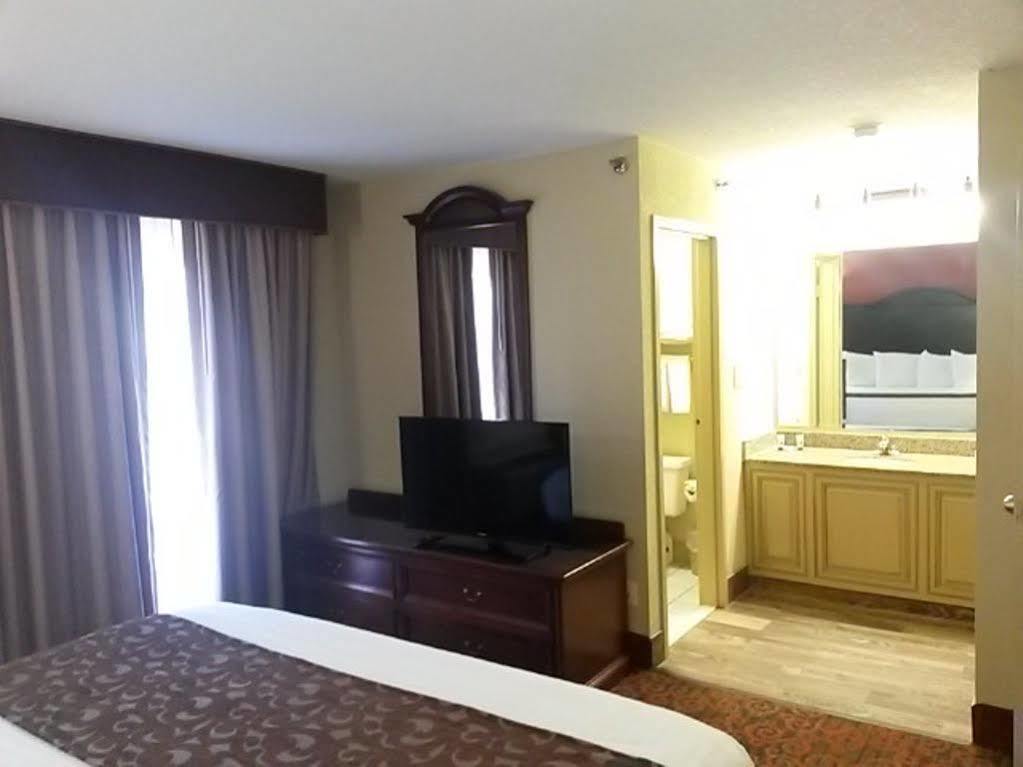 Governors Suites Hotel Oklahoma City Airport Area Bagian luar foto