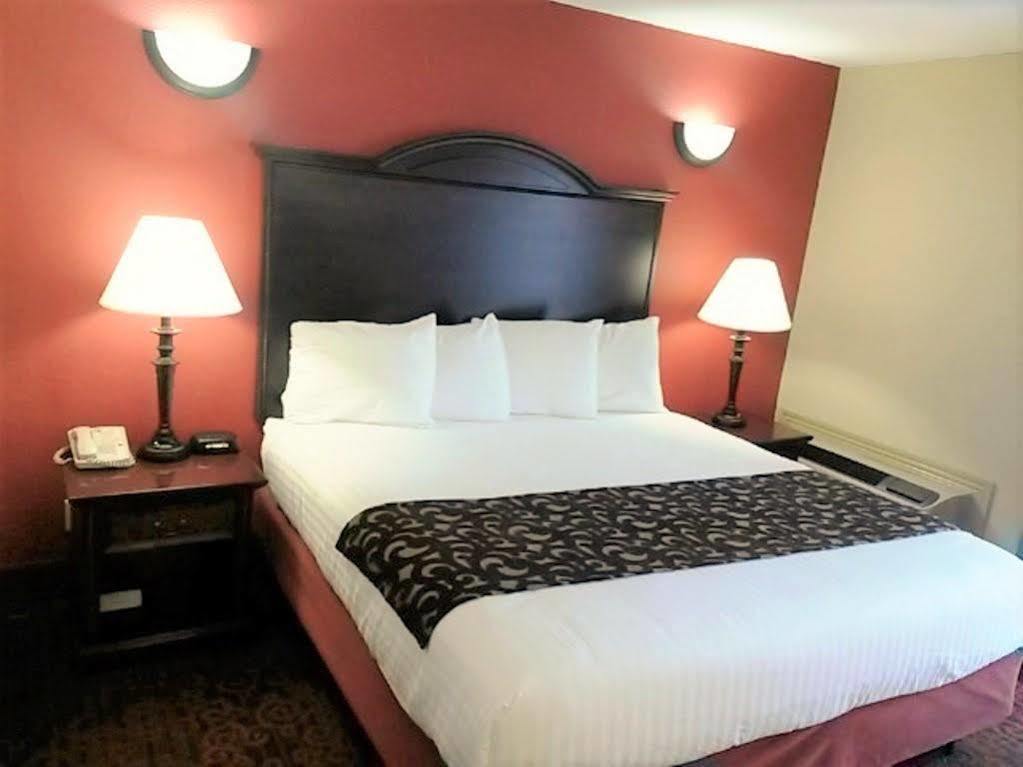 Governors Suites Hotel Oklahoma City Airport Area Bagian luar foto