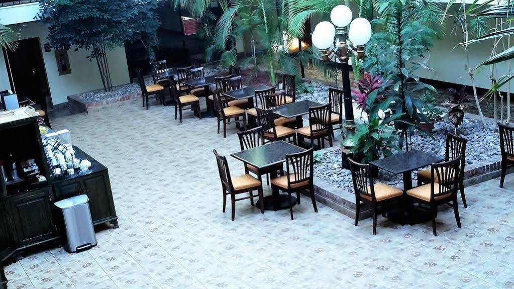 Governors Suites Hotel Oklahoma City Airport Area Bagian luar foto